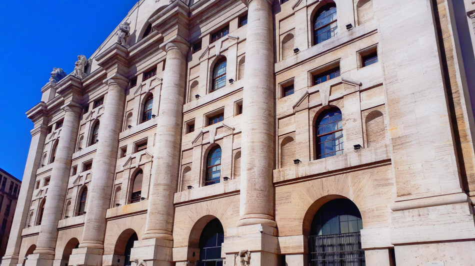 Borsa: Milano chiude in calo, -0,64%