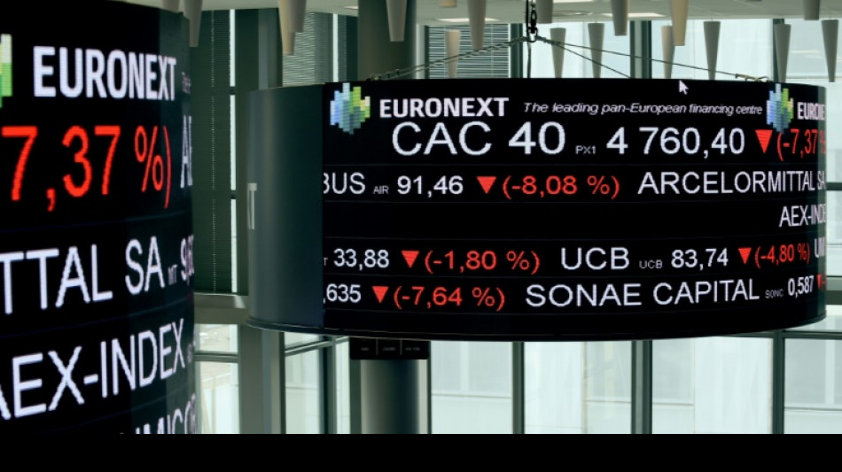 La Bourse de Paris en recul, L'Or&eacute;al passe devant LVMH