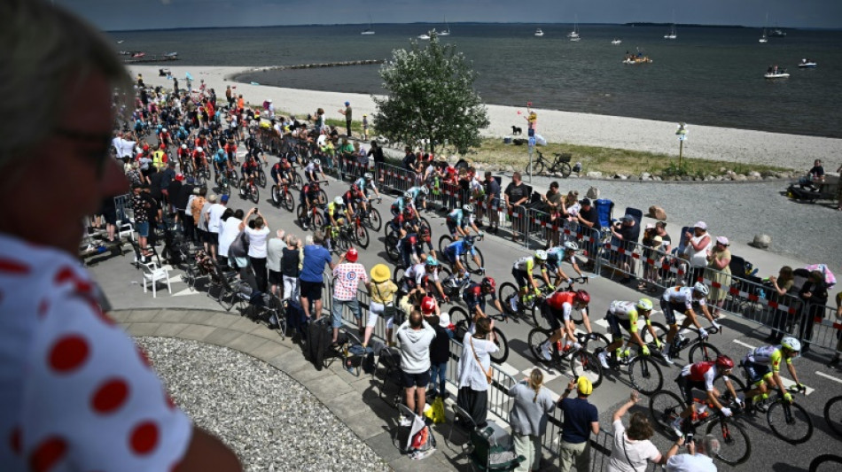 Tour de France: d&eacute;part de la 3e &eacute;tape vers un sprint et des adieux