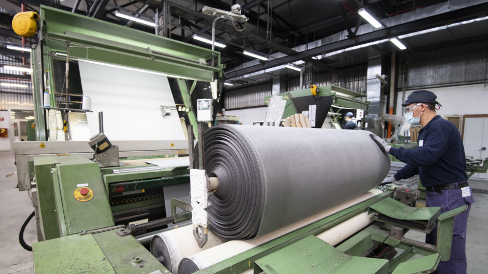 Istat, a febbraio in calo fatturato industria e servizi