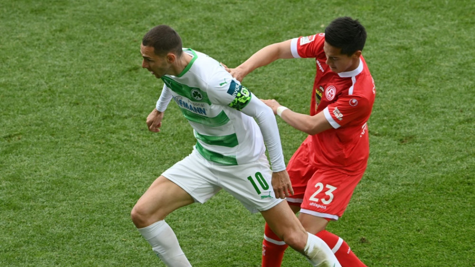 D&uuml;sseldorf bleibt an Aufstiegsr&auml;ngen dran