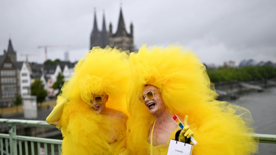 Farbenfroher Umzug zum Christopher Street Day in K&ouml;ln