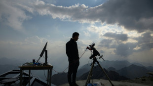 "Ca va se d&eacute;gager": Au Pic du Midi bouch&eacute; par les nuages, on esp&egrave;re voir l'&eacute;clipse