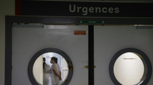 H&ocirc;pitaux d&eacute;bord&eacute;s: les soignants appel&eacute;s &agrave; "l'union sacr&eacute;e" avant les f&ecirc;tes