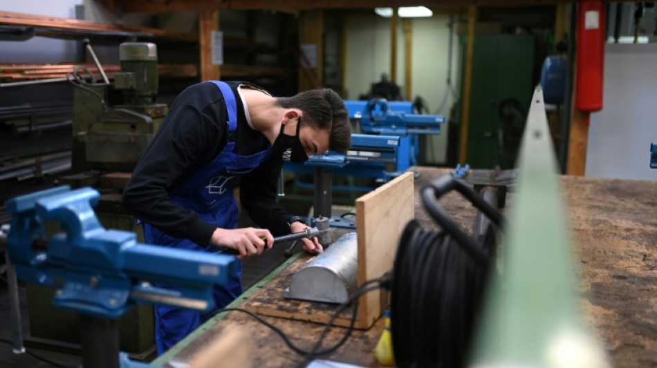 Zahl abgeschlossener Ausbildungsvertr&auml;ge 2021 auf historisch niedrigem Niveau