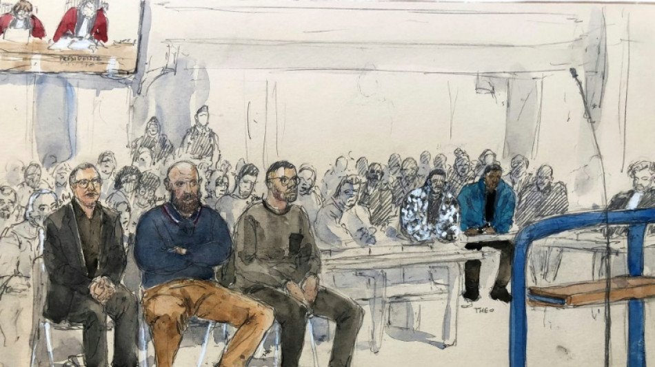 Francia juzga a tres polic&iacute;as por agredir a un joven negro