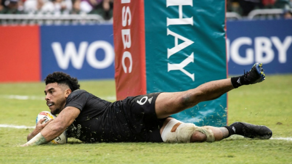 New Zealand men topple Fiji to extend rugby sevens lead