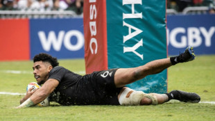 New Zealand men topple Fiji to extend rugby sevens lead
