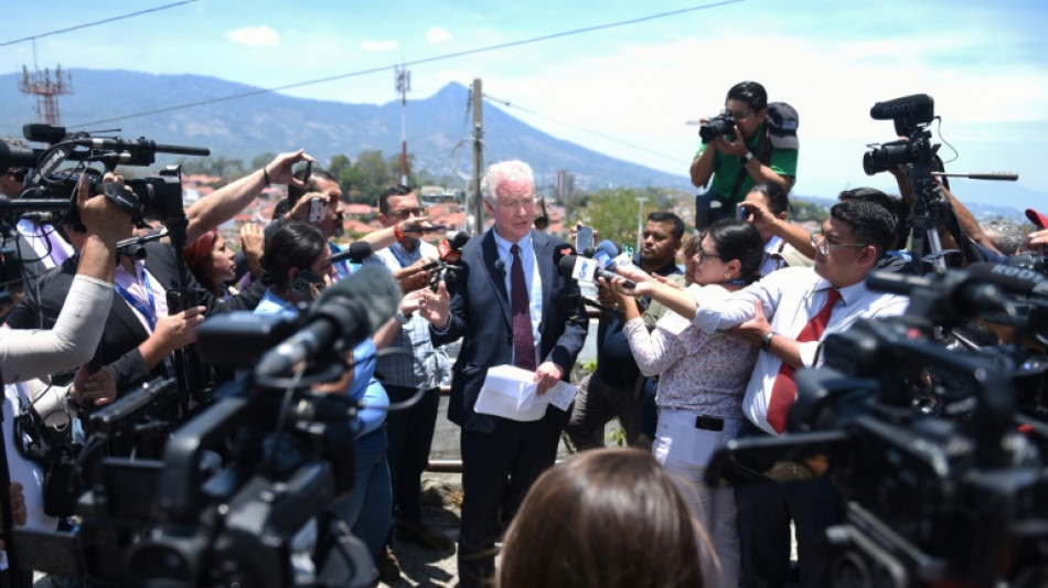 El Salvador desoye a senador de EEUU para liberar a deportado por error