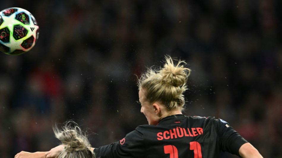 "Torh&uuml;terin" Sch&uuml;ller: Vorne eiskalt, hinten felsenfest