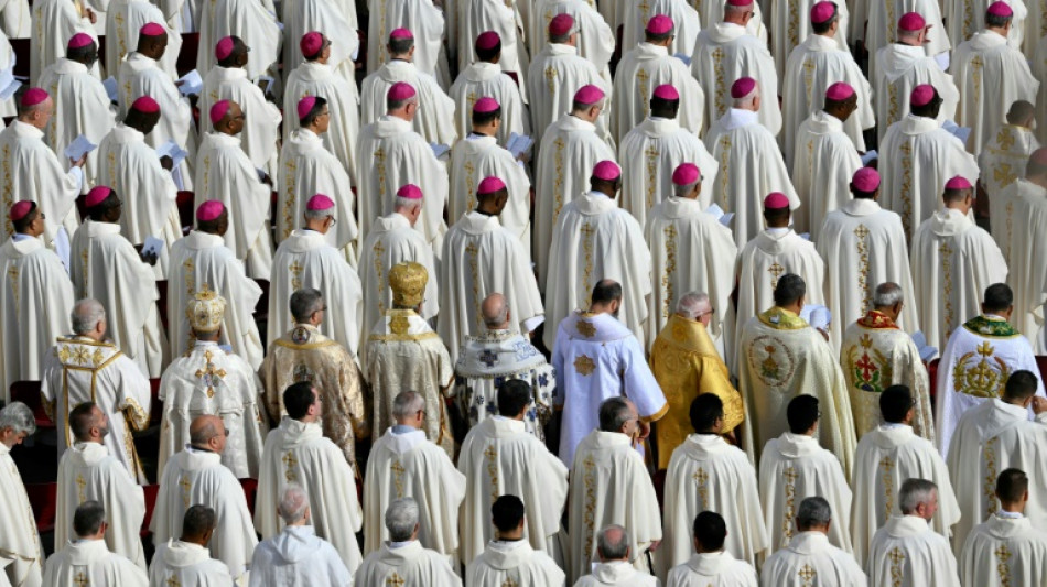 Katholische Weltsynode l&auml;sst Frage der Weihe von Frauen zu Diakoninnen offen