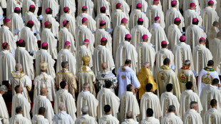 Katholische Weltsynode l&auml;sst Frage der Weihe von Frauen zu Diakoninnen offen