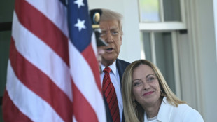 Trump est&aacute; "100%" seguro de que alcan&ccedil;ar&aacute; acordo sobre tarifas com UE