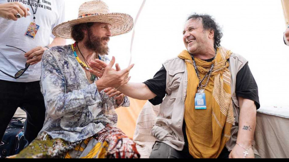 Anche Jovanotti e De Gregori al concerto di Enzo Avitabile