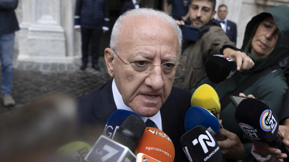 De Luca, 'mi ricandido e chi ci sta ci sta'