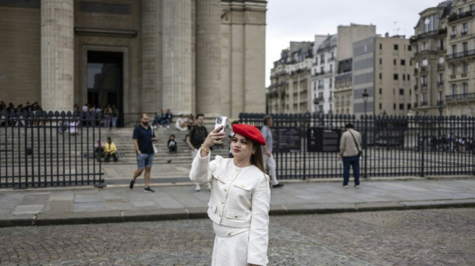 Franz&ouml;sische Justiz verbietet Verkauf von "Emily-in-Paris"-Cocktail