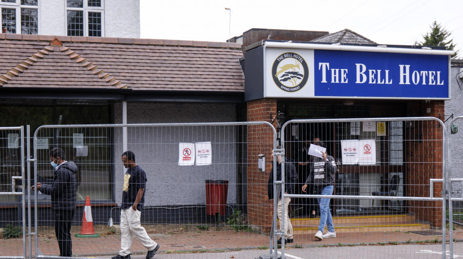 Governo Gb vince appello contro chiusura hotel migranti