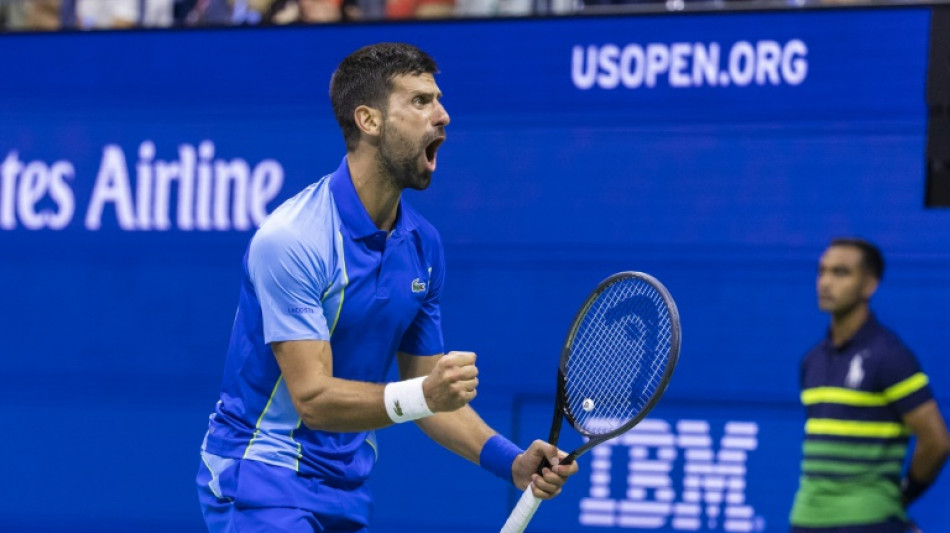 Djokovic sai atr&aacute;s, mas vira sobre s&eacute;rvio Laslo Djere e vai &agrave;s oitavas do US Open