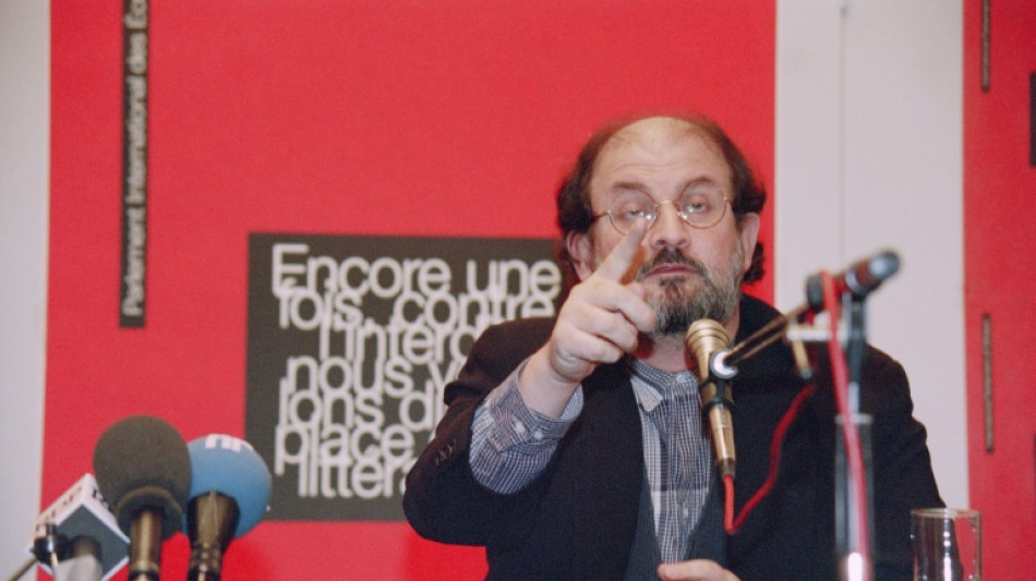 Seis meses despu&eacute;s de su agresi&oacute;n, Salman Rushdie publica su novela "Victory City"