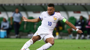 França vence Ucrânia (2-0) em sua estreia nas Eliminatórias europeias