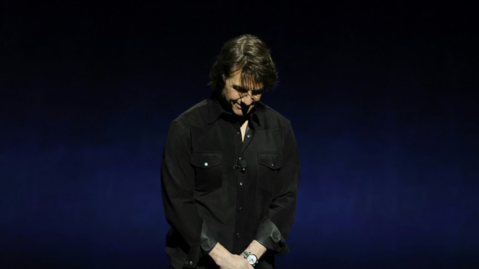 Tom Cruise pays tribute to Val Kilmer