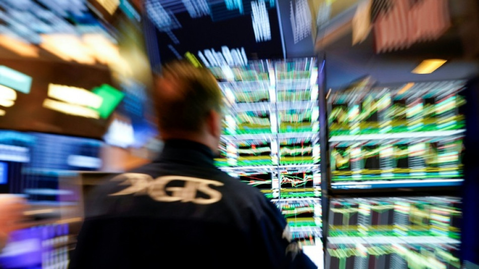 Wall Street d&eacute;prime, les incertitudes continuent de peser