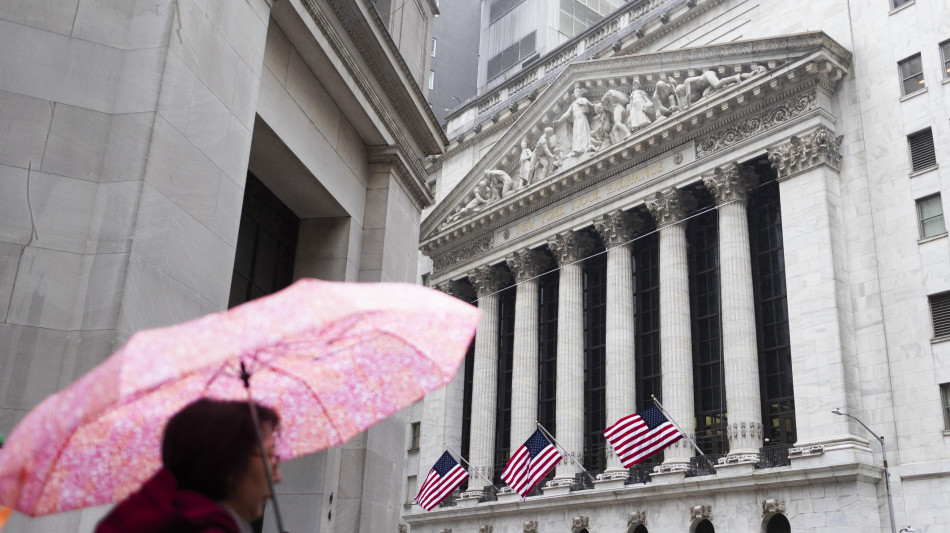 Wall Street apre positiva, Dj +0,11%, Nasdaq +0,01%