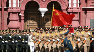 Putin homenageia soldados russos na Ucr&acirc;nia em desfile pelo Dia da Vit&oacute;ria