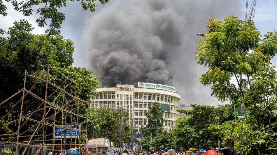 La premier del Bangladesh Sheikh Hasina si &egrave; dimessa