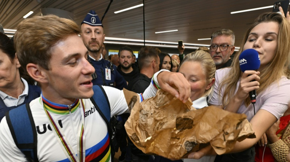 Cyclisme: Evenepoel accuelli en h&eacute;ros &agrave; Bruxelles, avant d'autres festivit&eacute;s