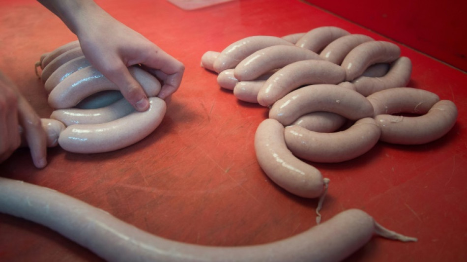 Unbekannte stehlen knapp 350 W&uuml;rstchen aus Imbisswagen in Nordrhein-Westfalen