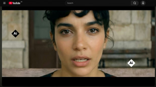 En Roumanie, le succ&egrave;s de Lolita, chanteuse virtuelle, incarnation pour certains du racisme anti-rom