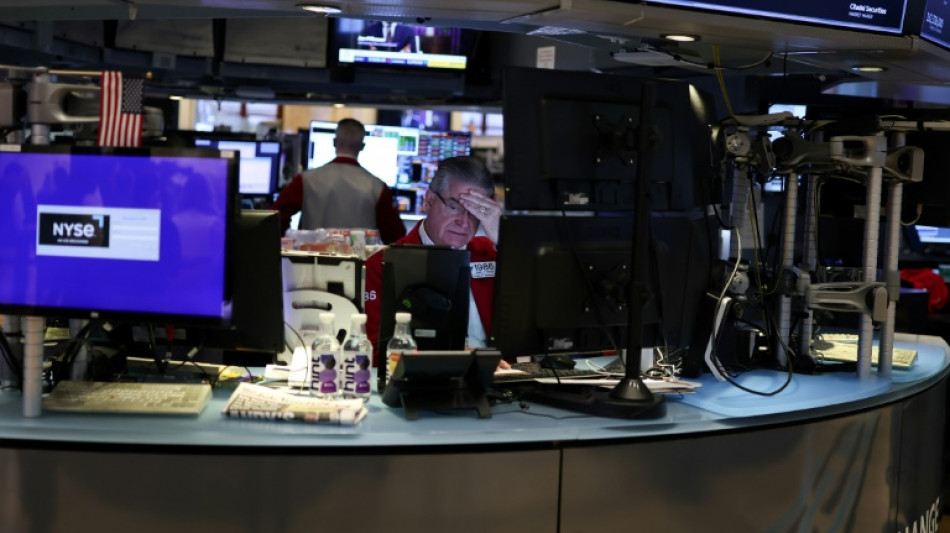 Wall Street baisse lourdement, en pleine tourmente sur les droits de douane