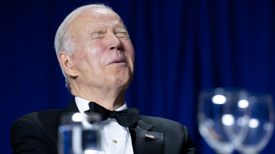 Au d&icirc;ner des correspondants de la Maison Blanche, les retraites en France pour railler l'&acirc;ge de Biden