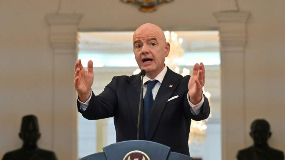 Un partido de f&uacute;tbol con Infantino desata la pol&eacute;mica en Indonesia