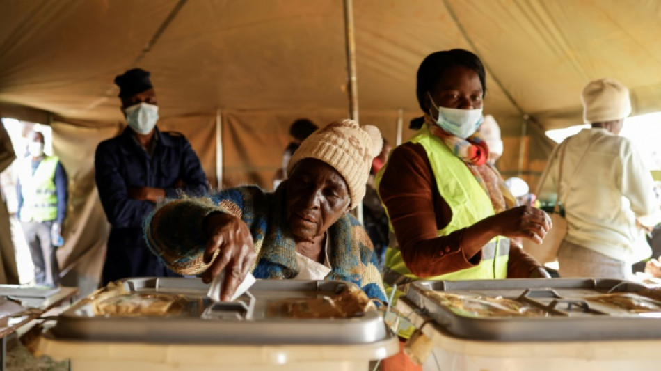 Pr&auml;sidentschafts- und Parlamentswahlen in Simbabwe begonnen