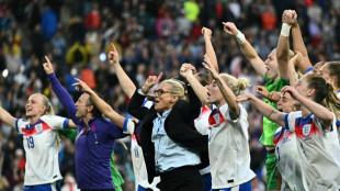 Englands Europameisterinnen in der Downing Street