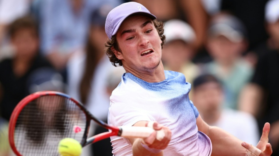 Jo&atilde;o Fonseca cai na 1&ordf; rodada do ATP 500 de Halle; Sinner avan&ccedil;a