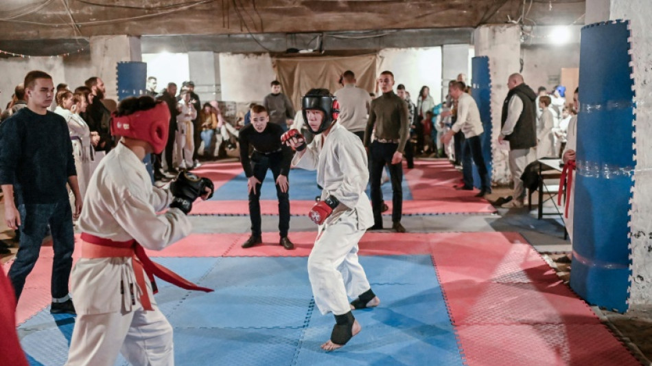 En Ukraine, la vie pr&egrave;s du front continue sous terre