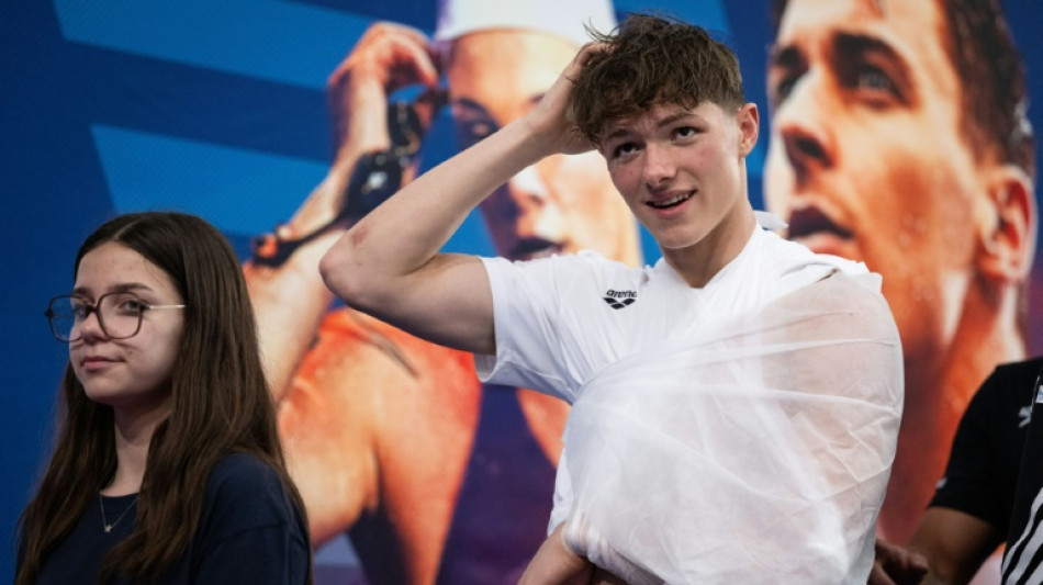 Le nageur Rafael Fente Damers se d&eacute;boite l'&eacute;paule en c&eacute;l&eacute;brant sa qualification olympique