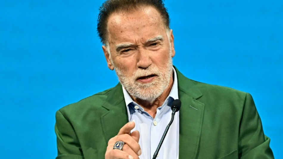 Schwarzenegger sorprende a los usuarios del metro de Viena con un mensaje en hora punta