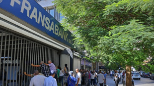 "J'ai besoin de mon salaire": col&egrave;re au Liban apr&egrave;s la r&eacute;ouverture des banques 