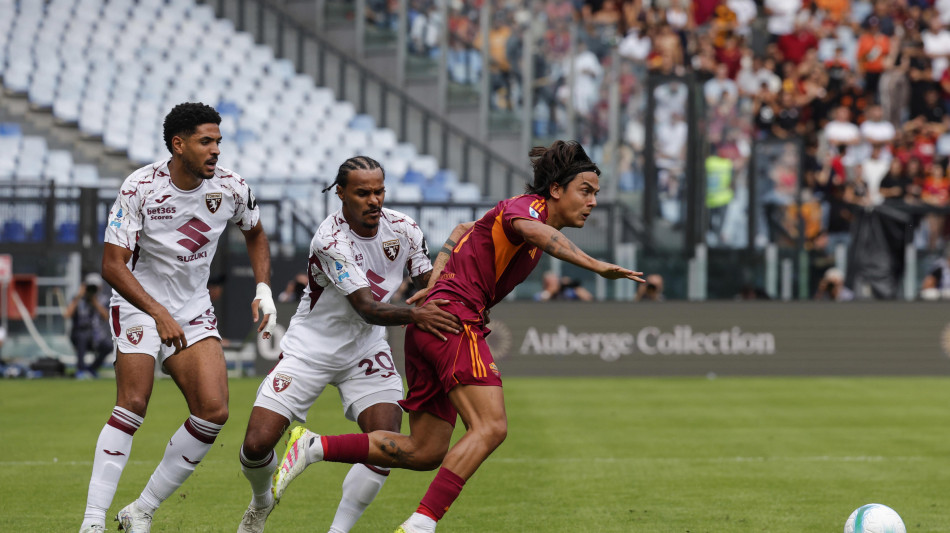 Calcio: lesione alla coscia per Dybala, salter&agrave; il derby