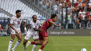 Calcio: lesione alla coscia per Dybala, salter&agrave; il derby