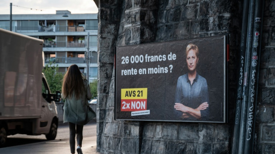 Suizos votan sobre la prohibici&oacute;n de la ganader&iacute;a industrial y la reforma de las pensiones