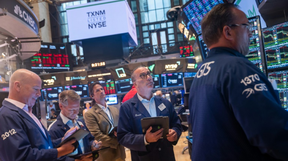 Wall Street termine en baisse, les semi-conducteurs inqui&egrave;tent