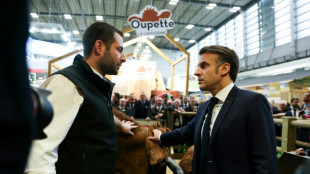 Au Salon de l'agriculture, Macron tente de rassurer sur la concurrence des produits &eacute;trangers