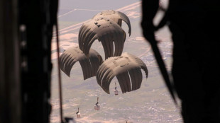 Ajuda lan&ccedil;ada de paraquedas em Gaza &eacute; alvo de cr&iacute;ticas