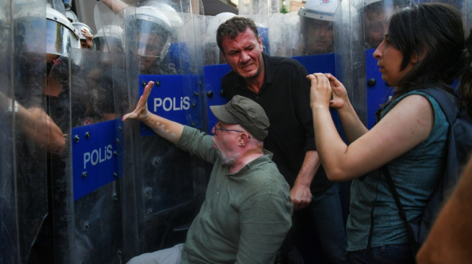 Turkey suspends funding for pro-Kurdish party