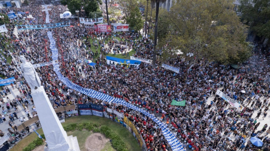 Masiva movilizaci&oacute;n en Argentina por la memoria de la dictadura, objetada por Milei